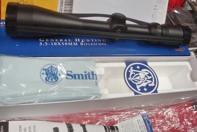 Smith & Wesson NEW 3.5X-10X Wide Angle 50mm Rifle scope w/ cover