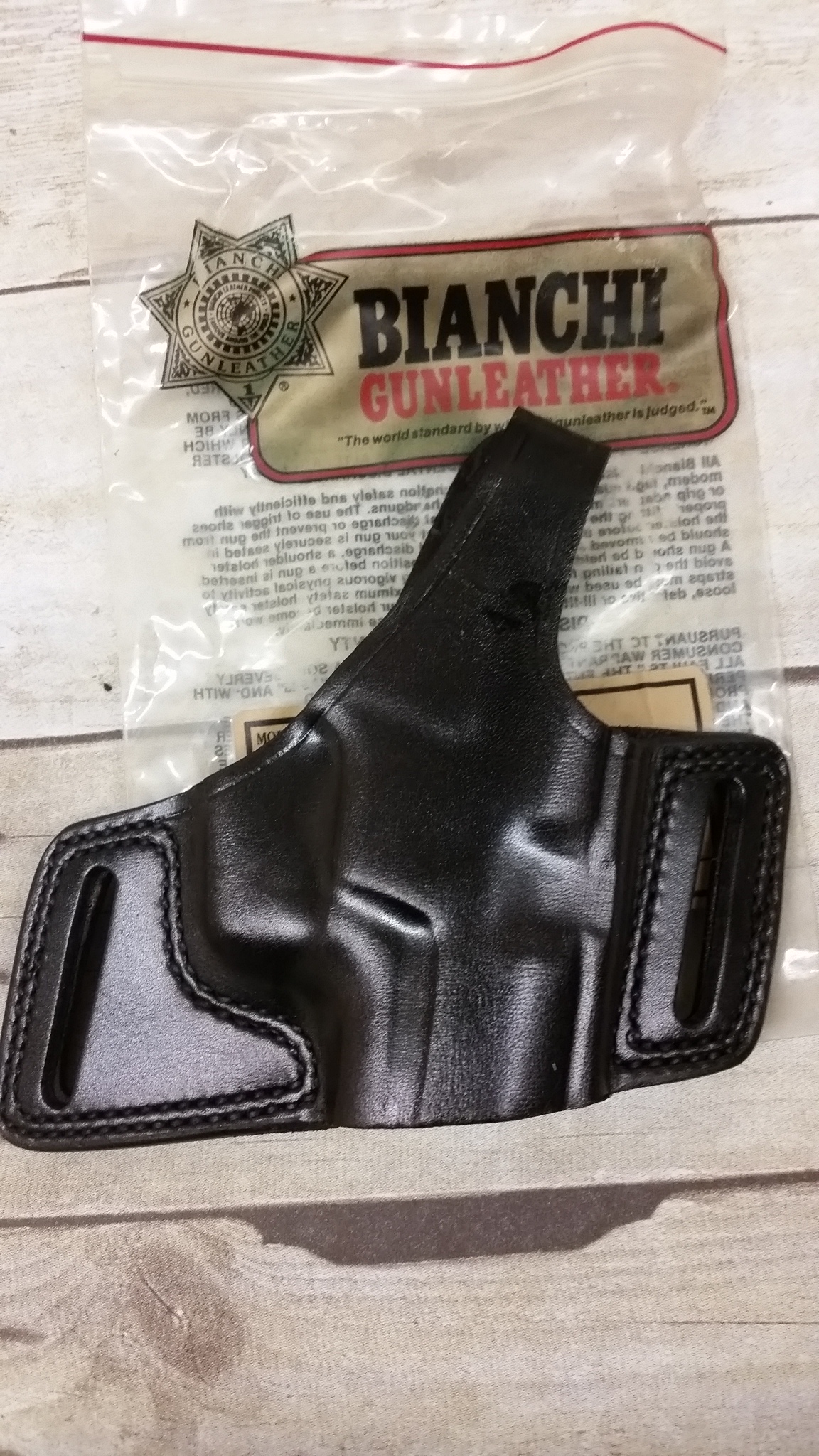 Bianchi #5 Black Widow holster SW 4" S&W pistol