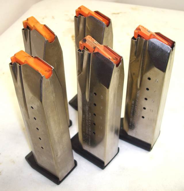 S&W - Sigma 40V .40 14 rd mags